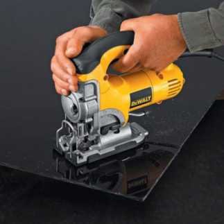 Sierra Caladora Pendular 702 W 500-3,100 cpm zanco tipo T+estuche DEWALT DW331K