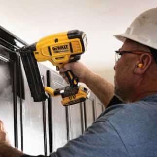 Clavadora Calibre 18 20 V BL SOLO EQUIPO DEWALT DCN680D1