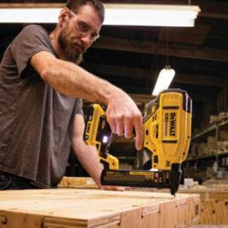 Grapadora de corona estrecha, 18 GA, solo herramienta (DCN681B) DWDCN681B