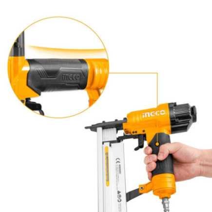 Clavadora Engrapadora Neumática Calibre 18 + grapas INGCO ACN50401
