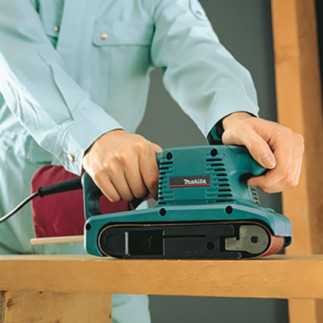 Lijadora de Banda 3" x 18" 650 W 270 m/min MAKITA 9910