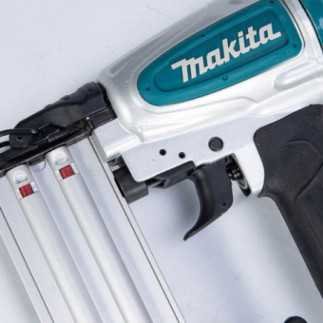 Clavadora Neumática calibre 18 2" Makita AF506