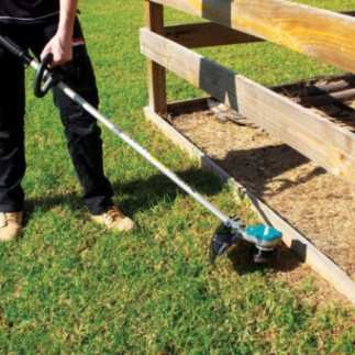 Desbrozadora 10" 36 V + 2 baterías 18 V 5 A + cargador Makita DUR368LPT2