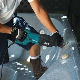 Sierra Sable 1-1/4" 1,510 W 0-2,800 cpm mango en D + 3 seguetas MAKITA JR3070CT