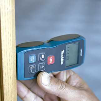 Medidor Laser De Distancia 5-50 M Bateria Aaa Con Funda Makita LD050P