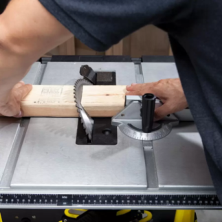 Sierra de Banco 10" 1,800 W 4,800 rpm + base STANLEY SST1801-B3