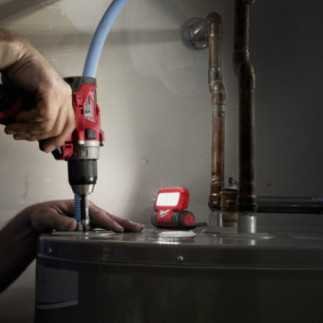 Lámpara Rover Recargable Usb 550 Lúmenes Con Batería Milwaukee  2114-21