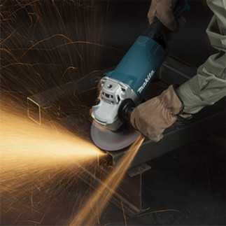 Esmeriladora Angular 7" 2,200 W 8,500 rpm MAKITA GA7060