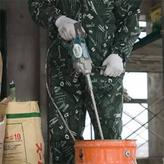 Mezcladora 6-1/2" 850 W 1,300 rpm MAKITA UT1305