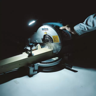 Sierra de Inglete Compuesta 10" 1,650 W 4,600 rpm con luz MAKITA LS1040F